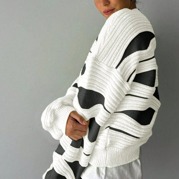 Black & White Casual Women's Round Neck Wave Stripe Long-Sleeved Knit Sweater - Picture 4 of 4